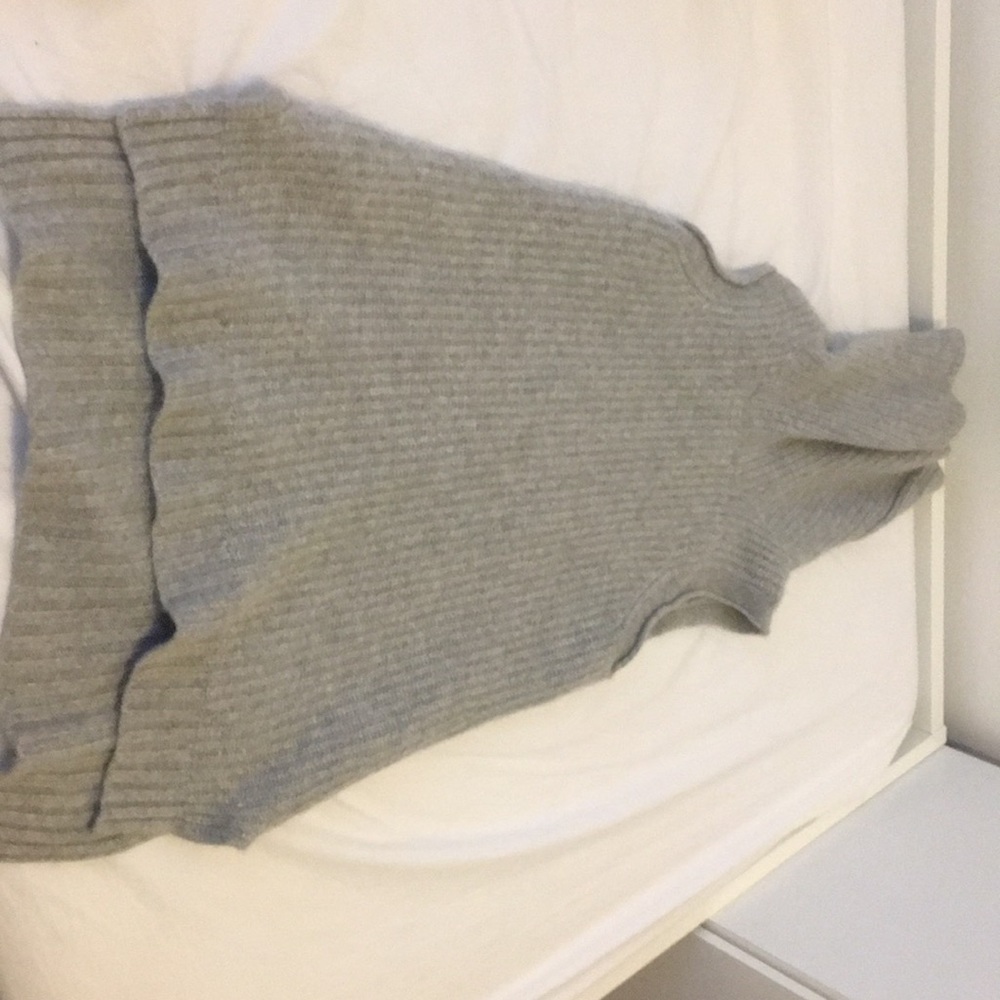Long back gray turtle neck